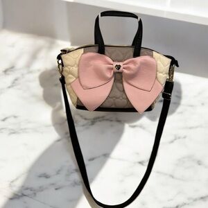 Betsy Johnson Leather handbag EUC 👛❤️